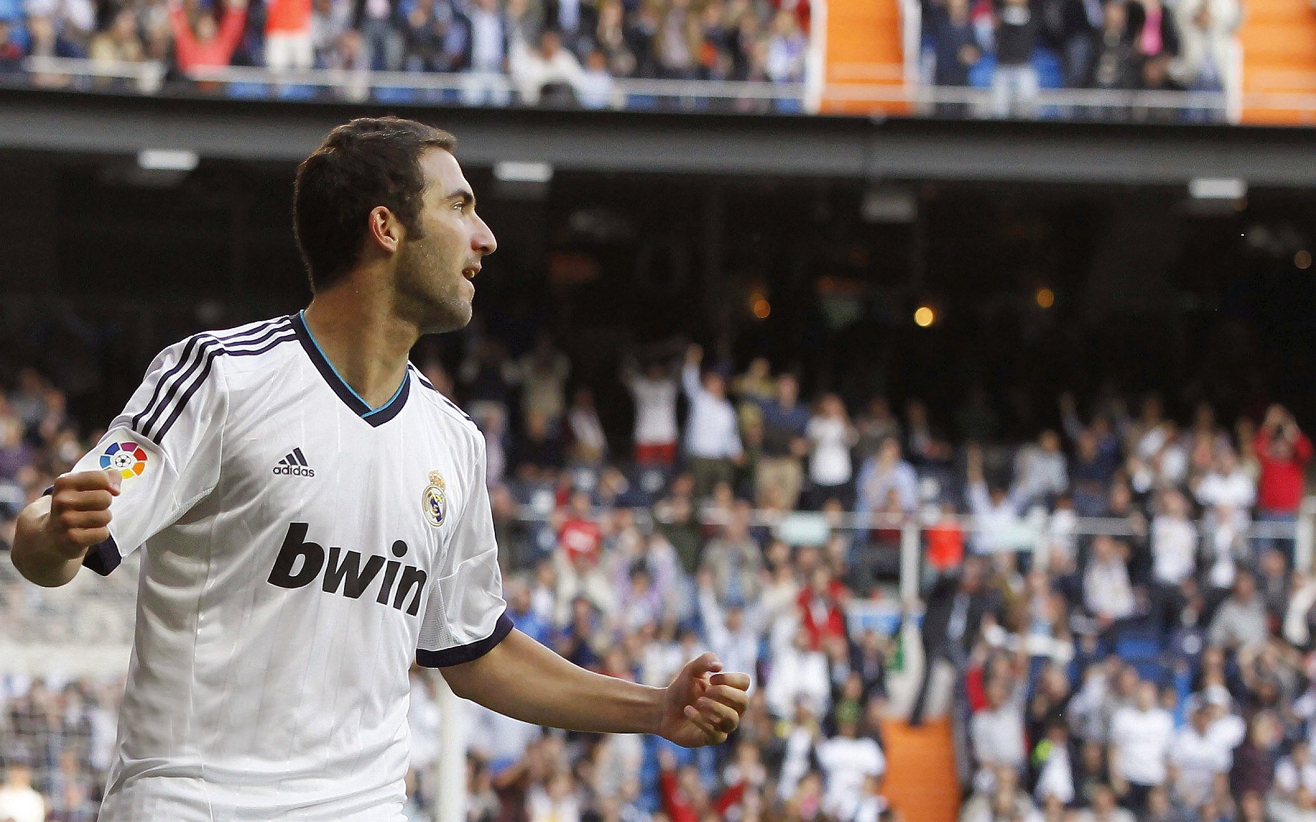 绿茵奇迹，尼日利亚击败乌克兰，欧冠淘汰赛焦点战中的非洲风暴